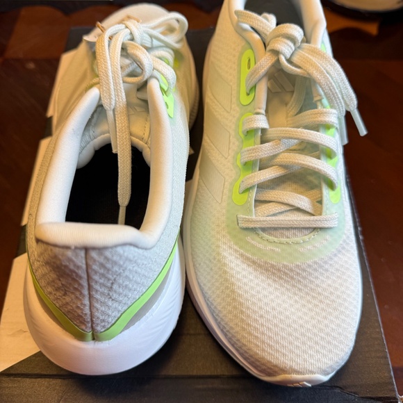 NEW with Tags Adidas Athletic Shoe 8.5 - Picture 3 of 4